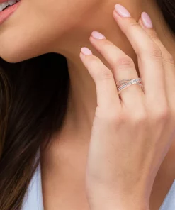 Alternative view of MOEVA TwistyIONIC Ring