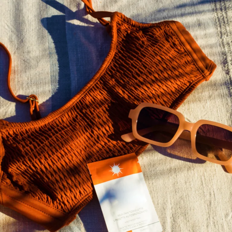 Self Tanning Towel to Change Skin Tone - Image 3